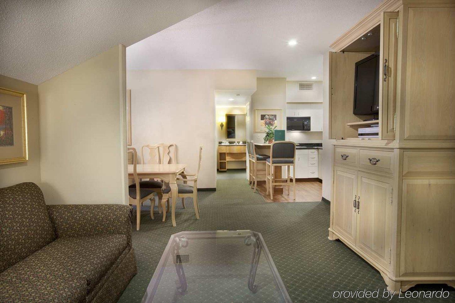 Homewood Suites By Hilton Greensboro Exterior foto